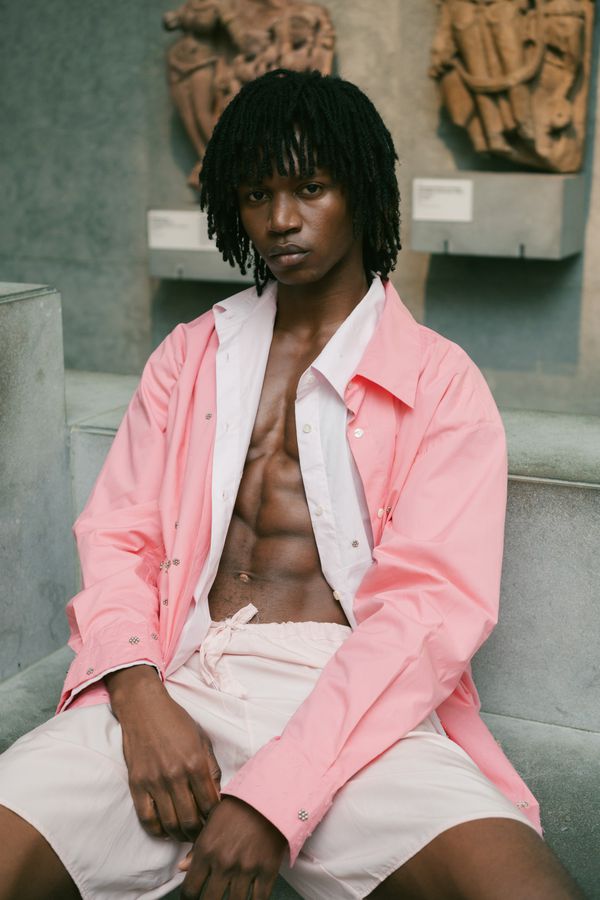 Seated look in an open pink shirt