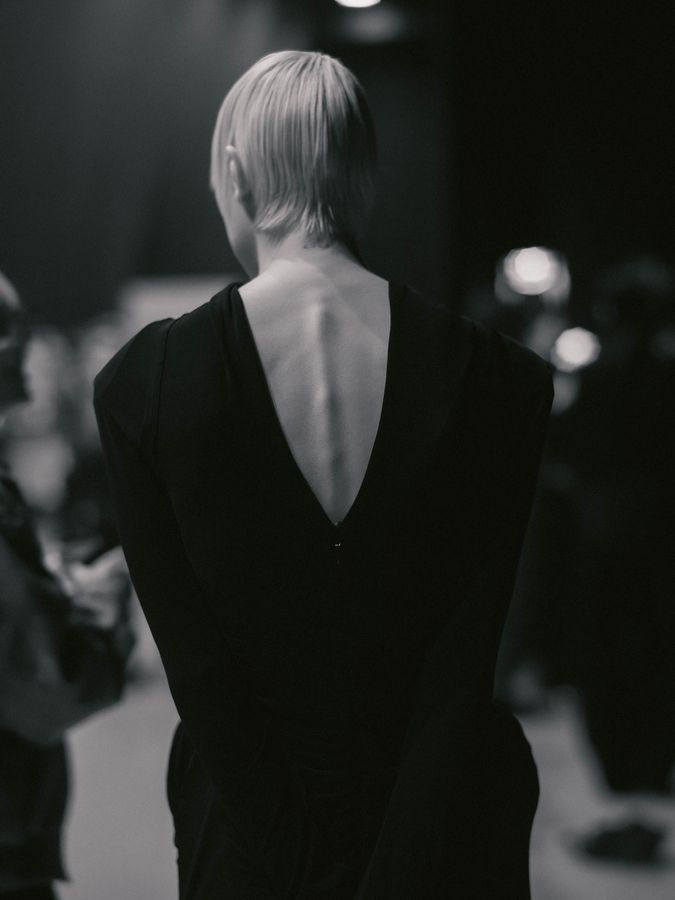 Open-back dress in black and white